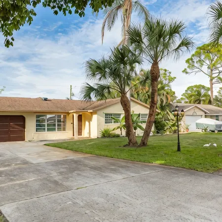 Sailfish Cove –Tropical Escape Minutes from Delray