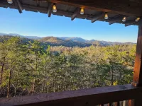 STUNNING SMOKY MOUNTAIN VIEWS! Hot Tub! Games! Close to Dollywood and Parkway! - Bergblick
