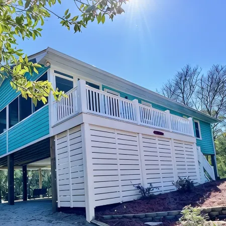 Emerald Isle Oceanside, Walk to Beach, Yard, Bikes, Beach Gear, Near Everything