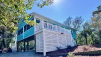 Emerald Isle Oceanside, Walk to Beach, Yard, Bikes, Beach Gear, Near Everything - 2-Star