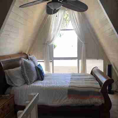 Waterfront & View-Near Seattle on Lake Sammamish in Bellevue Rooms