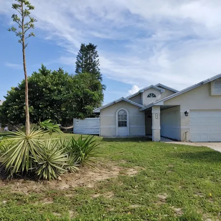 Beachside Pool House with heated pool, Short Walk to the Beach!
