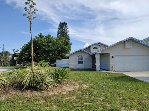 Beachside Pool House with heated pool, Short Walk to the Beach! - Hot Tub