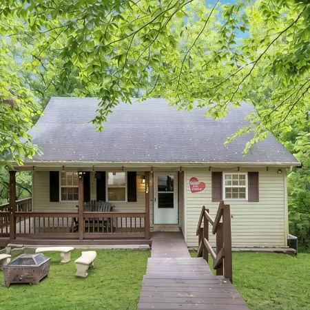 Welcome to “Romancing On Lake Cumberland” – Your Perfect Romantic Getaway!