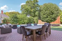 Luxurious, spacious, private- yet close to all of DFW's finest attractions. - Homestays