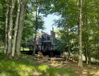 Private & pet-friendly mountain escape with fenced-in yard ✺ 2 miles to resort - Boutique