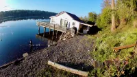 Secluded Overwater Eco-Cottage on Private Beach - Wifi