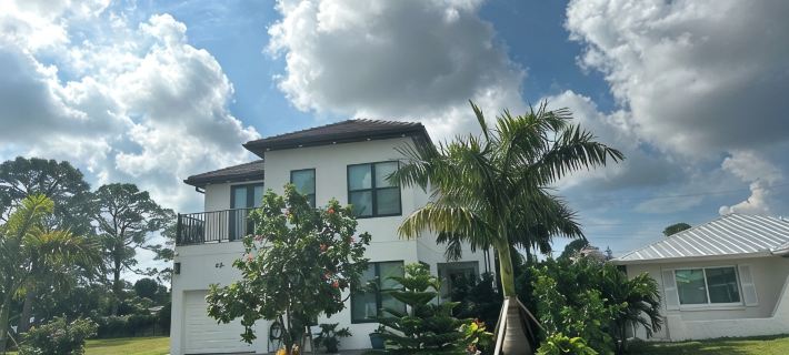 Luxe Pool-Side 6-Bed Villa in Naples Minutes to Vanderbilt Beach and Mercato! Hotels in Naples Park
