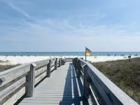 ROMANTIC MALIBU ELEGANCE - on HGTV & DIRECTLY on the LUMINOUS GULF SAND! - Private Pools