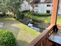 Bright, newly updated 3 BR 2 BA condo - Walk to Pier and Village! - Balkoner