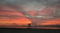 緊鄰海灘露台直通草坪，海濱公寓！！ - 海滩