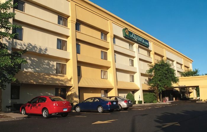 La Quinta Inn & Suites by Wyndham Hartford - Bradley Airport