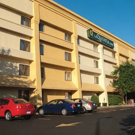 La Quinta Inn & Suites by Wyndham Hartford - Bradley Airport