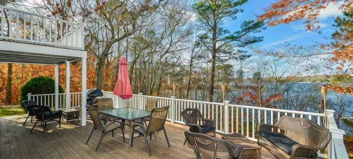 Wequaquet Lake Dream with Private Dock, See Our Video! Hotels in Barnstable Town