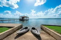 Hot Tub, Kayaks, Underwater Fishing Light! Luxurious Pitch-n-Skip Hideaway! - 4-Star