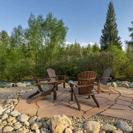 Creekside Luxury Retreat • 8Br • Walk to Shops, Dining & Shuttle • Sleeps 22