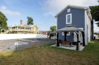 The Flynn- Cute & Cozy Home on Main St, Luray - right downtown! Chef available - 4-Star