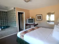 Capri Motel - Beach