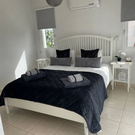 Spacious Villa with stunning views over the Ocean with pool heating available.