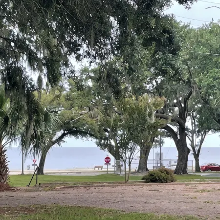 Perfect Beach Location Great Monthly rate