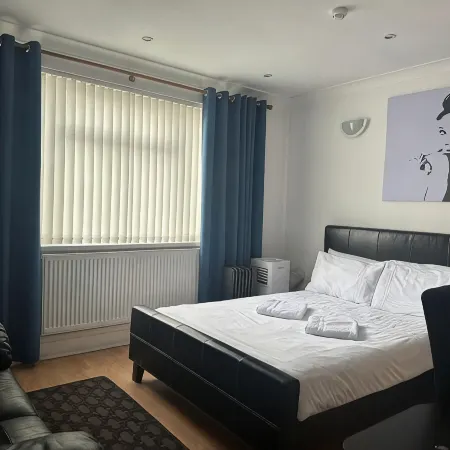 3 Luxury En-suite Bedrooms