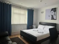 3 Luxury En-suite Bedrooms - Wifi