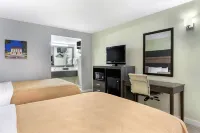 Quality Inn University North I-75 - parking