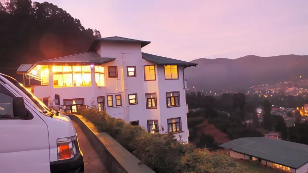 Ashley Resorts Hotels near Nuwara Eliya Golf Club