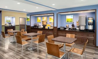 Days Inn & Suites by Wyndham Merrillville