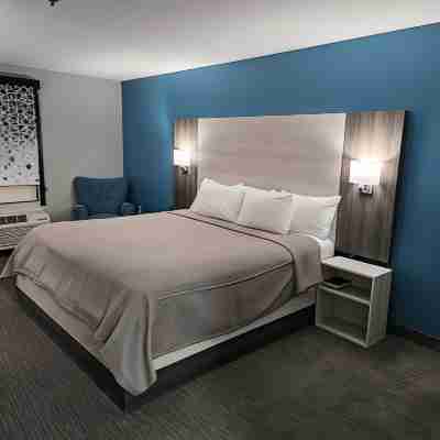 Quality Inn & Suites Rooms