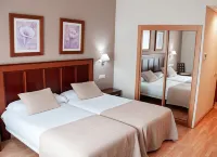 Arva Santiago León Hotels in Леон