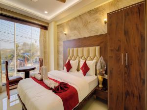 Hotel Samaira Residency