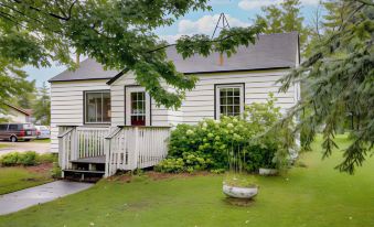 Downtown Baudette Vacation Rental Walk to Dining! - Housity