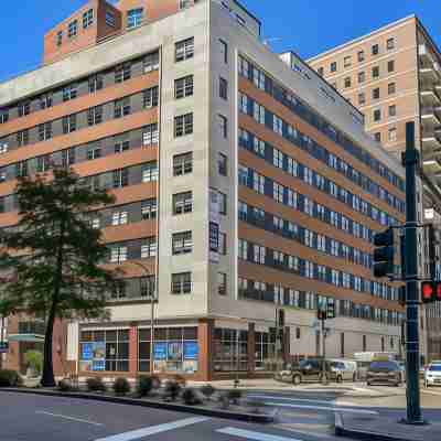 Luxury 2-Bedroom Condo Steps Away from The French Quarter Hotel Exterior