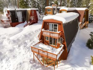 Chickadee by AvantStay Modern A-Frame Cabin