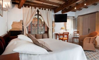 Hostellerie le Castellas - Housity