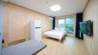 라라펜션 홀통해수욕장 주변 호텔