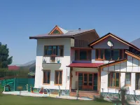 Rose Bowl Guest House/Paying Home