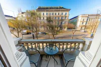 Adagio Downtown Rooms - Airport Shuttle