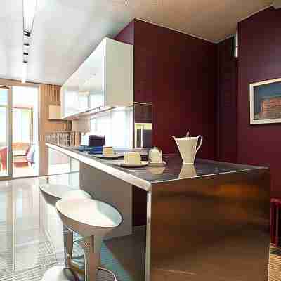 Classic Executive Bonanova Apartment Dining/Meeting Rooms