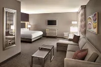 Embassy Suites by Hilton Charlotte Uptown Hotel dekat Charlotte Amtrak Station