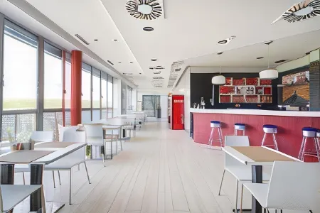 Alda Route 42 Отели рядом с достопримечательностью «Glorieta yuncos»