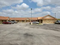 Eagle Ford Inn - parking