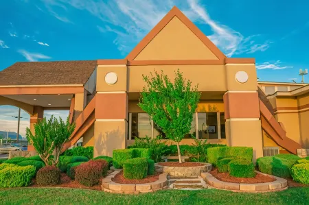 Howard Johnson by Wyndham Oklahoma City Airport/ Fairgrounds