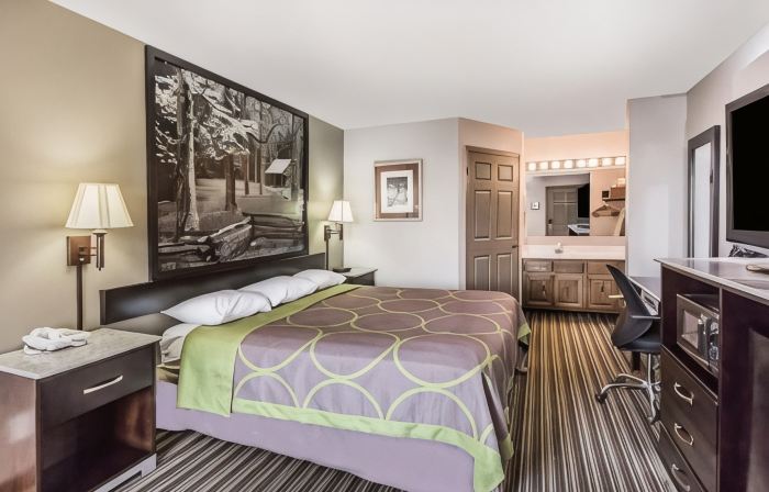 Super 8 by Wyndham Clinton