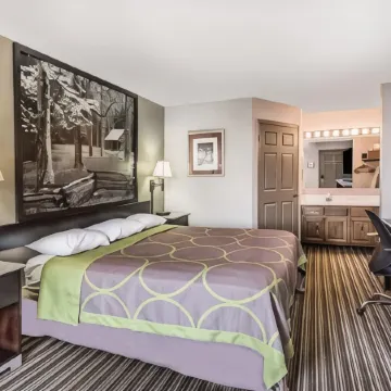 Super 8 by Wyndham Clinton