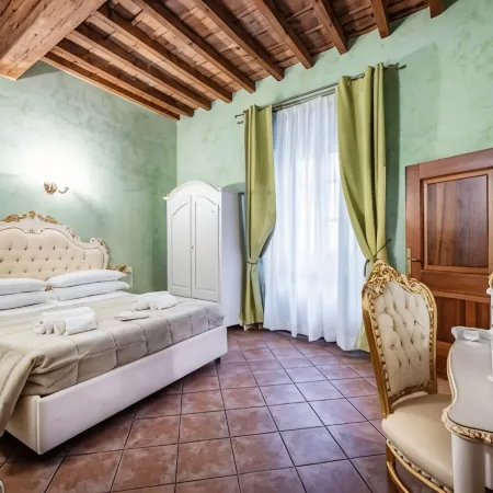 Katti House - Florence's Center