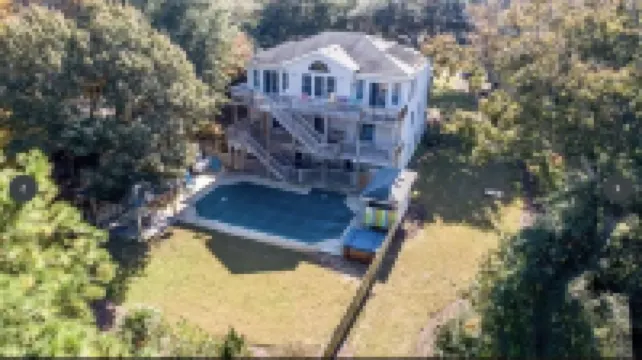 Heart of Duck!!  Heated Pool, Hot Tub, Golf Cart