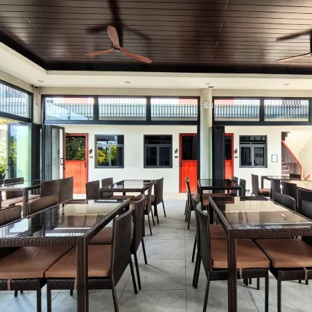 Mula De La Paz Отели рядом с достопримечательностью «Мунисипал Парк оф Сан Нарсисо Замбалес»