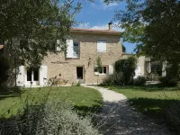 Chambres d'hôtes et Gîtes Le Mas Séraphin à L'Isle-sur-la-Sorgue en Provence Hôtels à proximité de : Musée-boutique La Filaventure Brun de Vian-Tiran